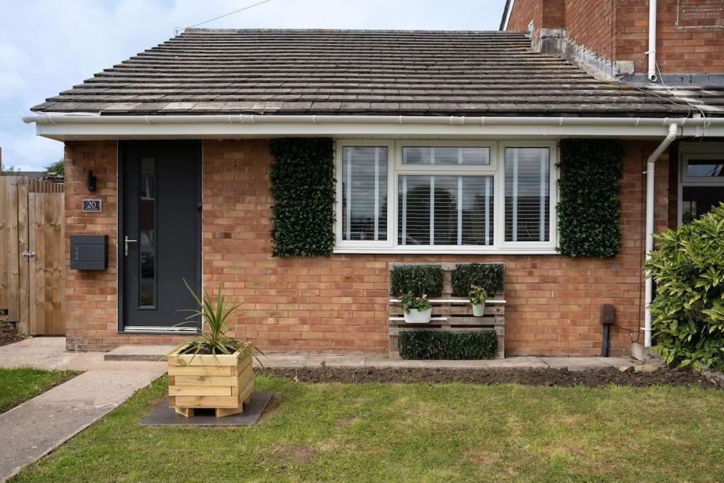 Bungalow In Киншем Экстерьер фото